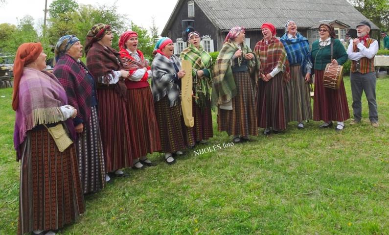 Folkloras kopa "Vecsaule"